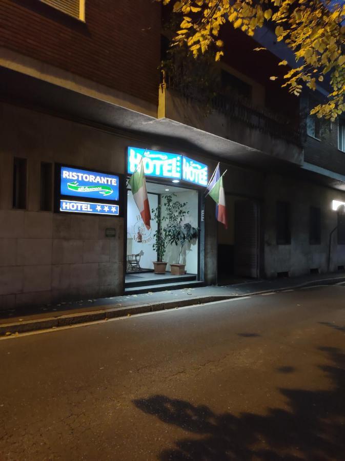 Hotel Marinoni Lomazzo Exterior photo