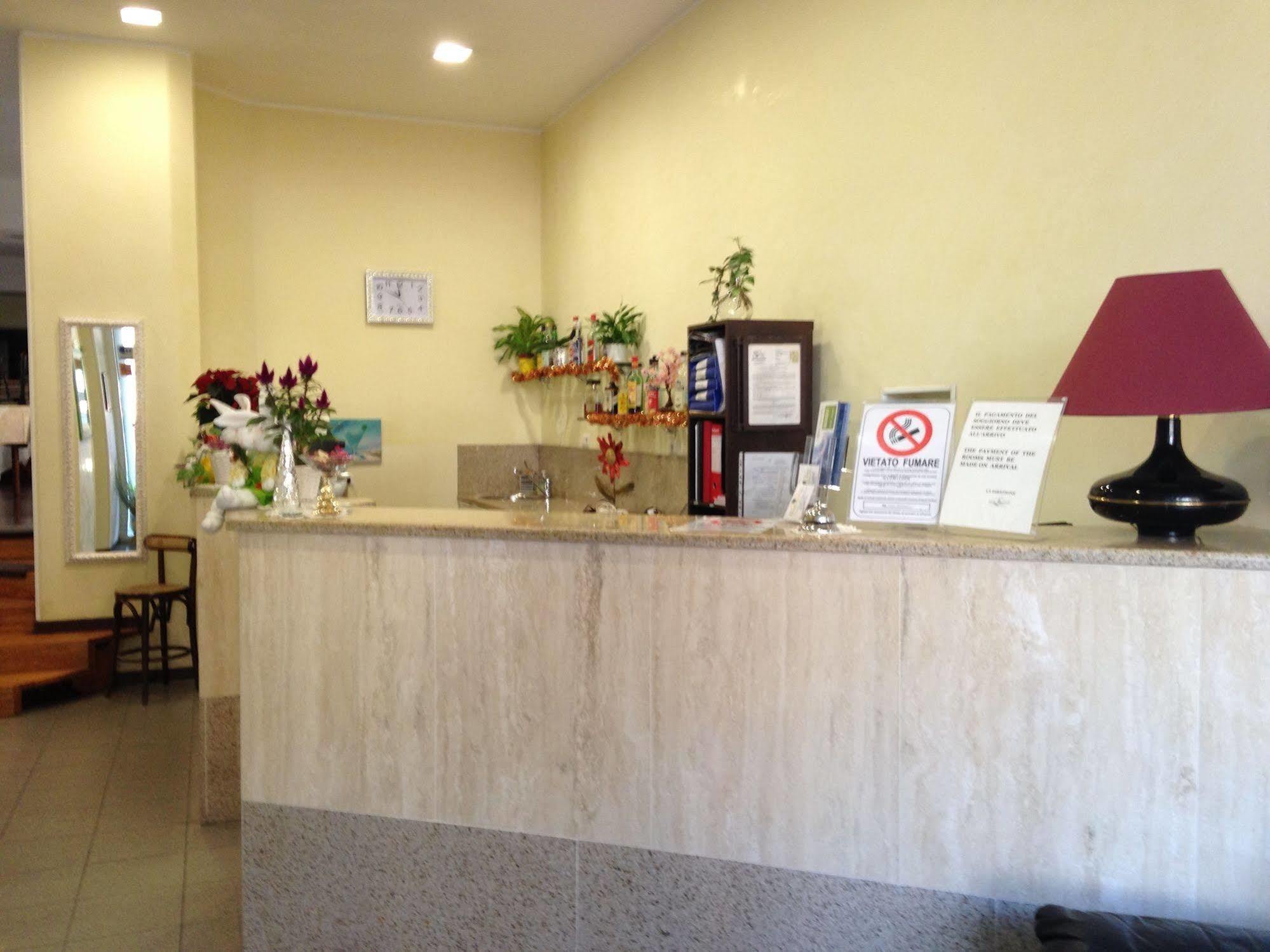 Hotel Marinoni Lomazzo Exterior photo