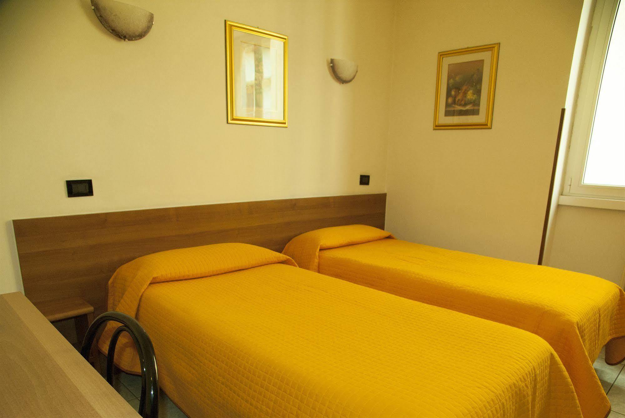 Hotel Marinoni Lomazzo Exterior photo